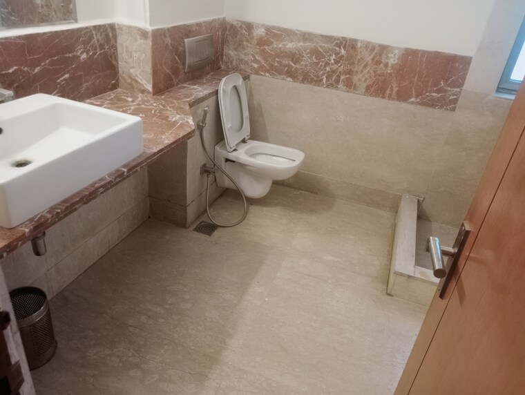 Balcony, dlf-regency-park-i 2 Bedroom 1150 Sq.Ft. Apartment In Dlf Phase iv Gurgaon 9407305