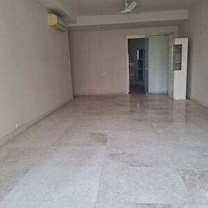 Room in 3 BHK Apartment at Smart World Orchard, Sector 61 – for Sale