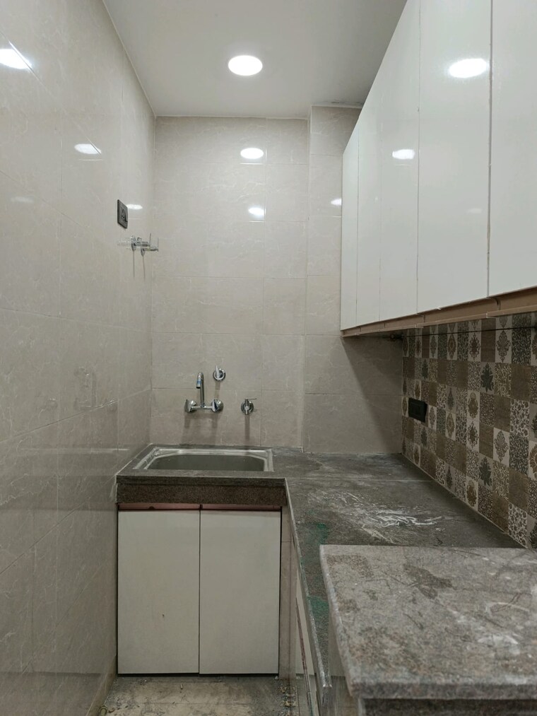 Bathroom, govindpuri 1 Bedroom 450 Sq.Ft. Builder Floor In Govindpuri Delhi 9407323