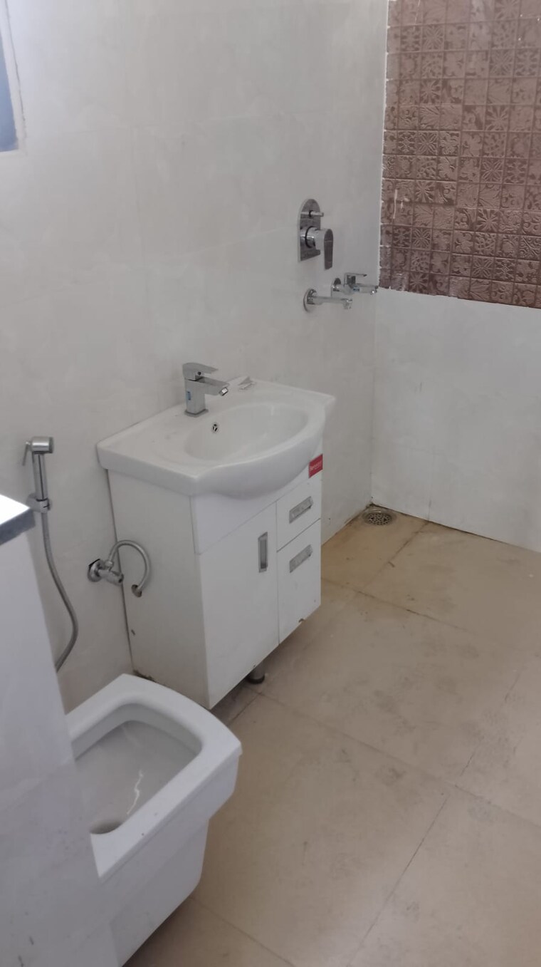 Bathroom, sunshine-enclave 3 Bedroom 1300 Sq.Ft. Apartment In Vip Road Zirakpur 9407335