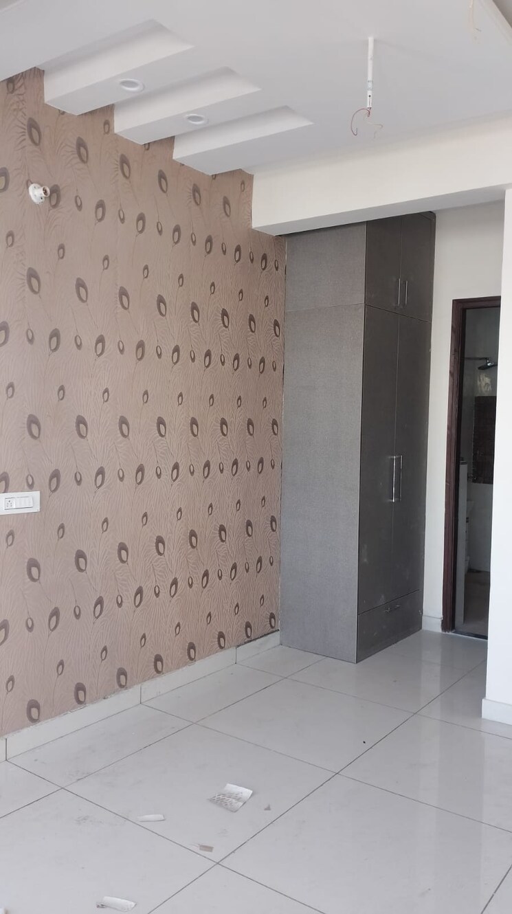 Room, sunshine-enclave 3 Bedroom 1300 Sq.Ft. Apartment In Vip Road Zirakpur 9407335