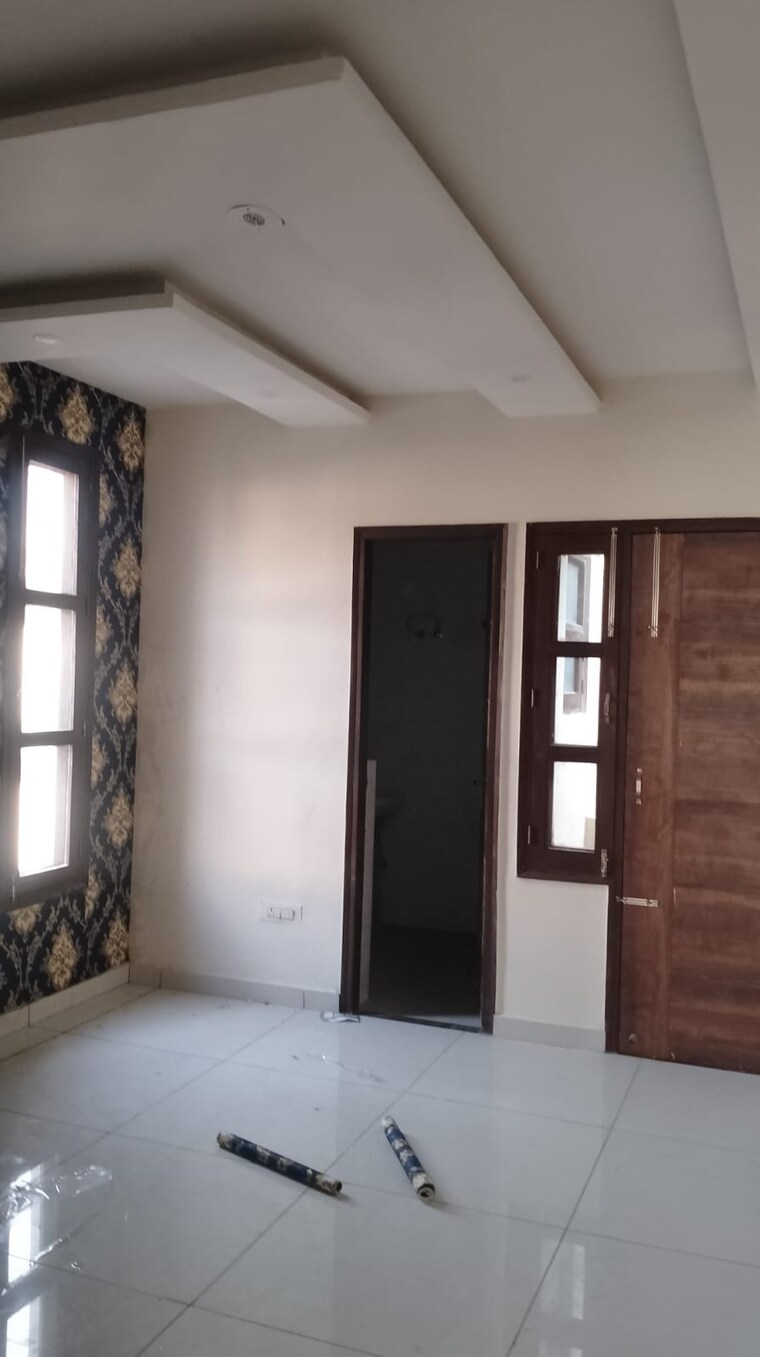 Room, sunshine-enclave 3 Bedroom 1300 Sq.Ft. Apartment In Vip Road Zirakpur 9407335