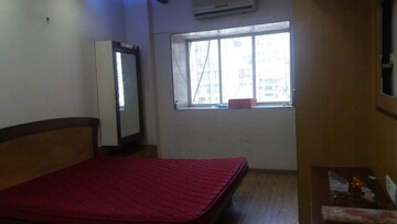 Room in 2 BHK Apartment at D Kapoor Twinkle Apartment, Andheri West – for Rent