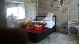 Bedroom in 2 BHK Apartment at D Kapoor Twinkle Apartment, Andheri West – for Rent
