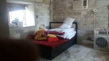 Bedroom in 2 BHK Apartment at D Kapoor Twinkle Apartment, Andheri West – for Rent