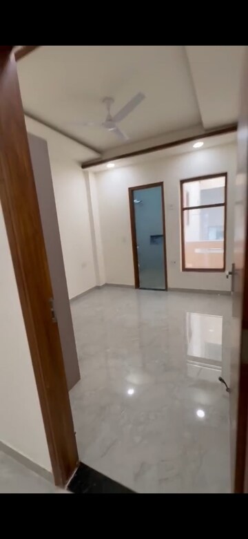 Room in 3 BHK Builder Floor at RPS Palm Drive, Sector 88 – for Sale