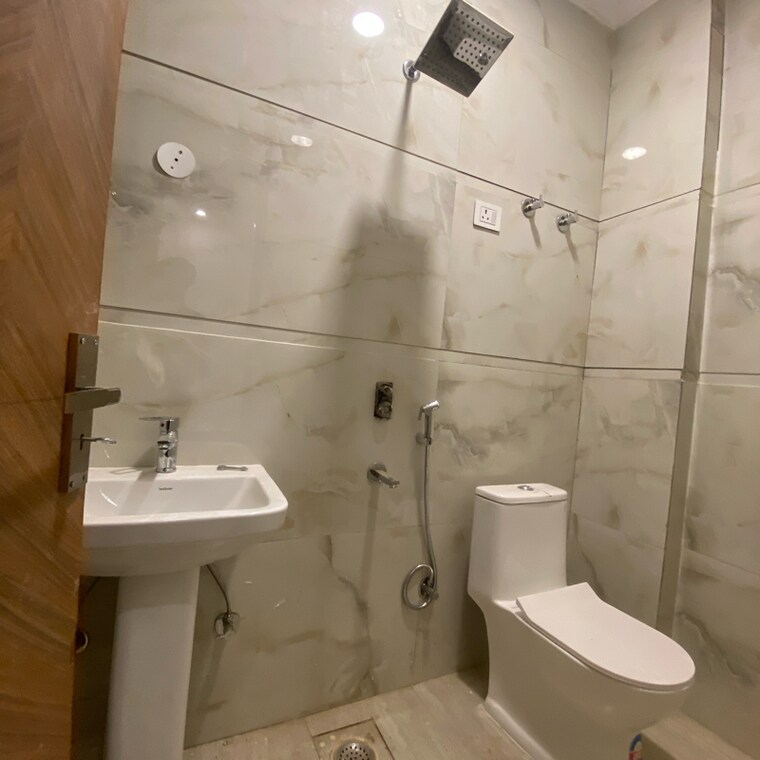 Bathroom, chattarpur 2 Bedroom 900 Sq.Ft. Builder Floor In Chattarpur Delhi 9407397