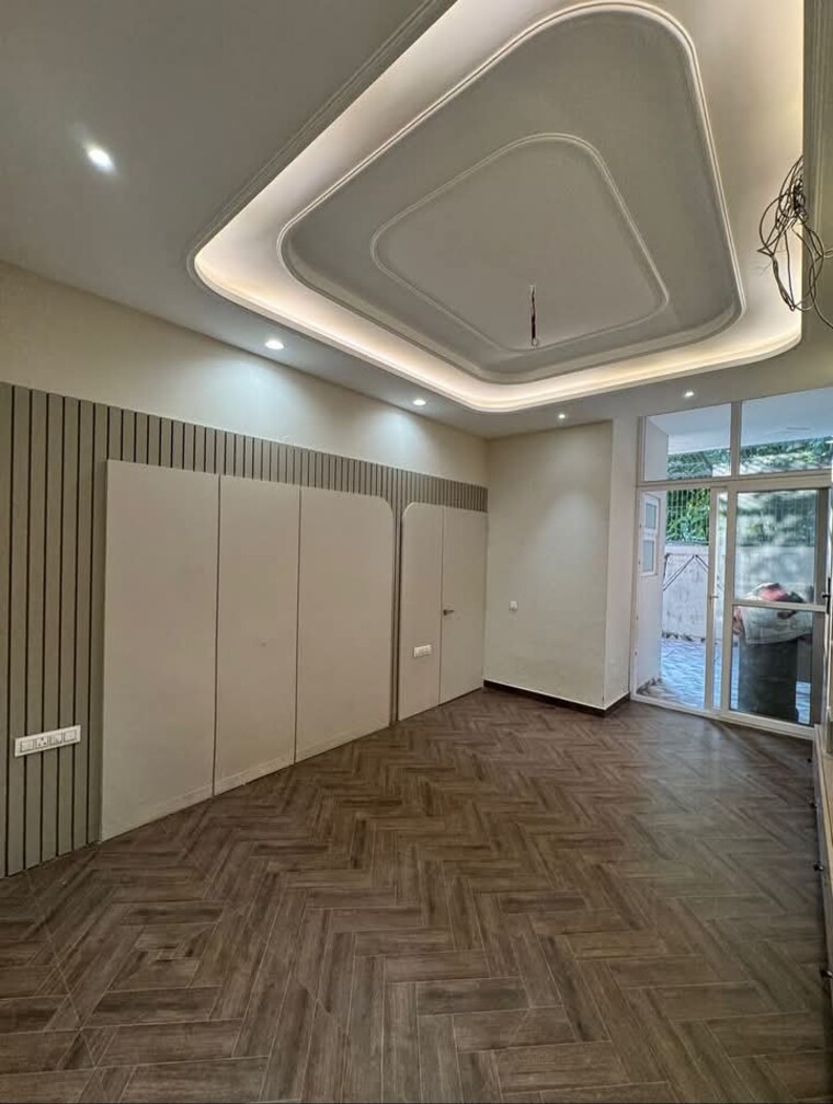 Room, sector 123 6 Bedroom 250 Sq.Yd. Independent House In Sector 123 Mohali 9407450