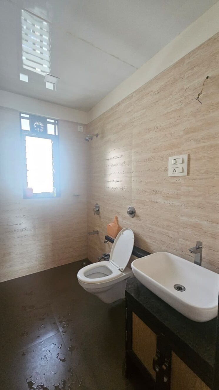 Bathroom, shree-krishna-niwas 3 Bedroom 1430 Sq.Ft. Apartment In Chembur Mumbai 9407401
