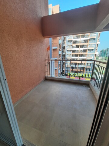 Room in 2 BHK Apartment at Vision Starwest Phase 2, Tathawade – for Rent