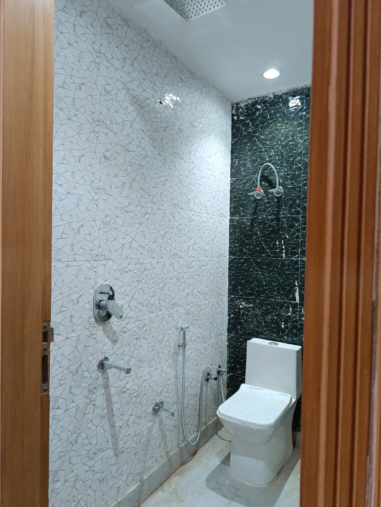 Bathroom, govindpuri 2 Bedroom 700 Sq.Ft. Builder Floor In Govindpuri Delhi 9407416