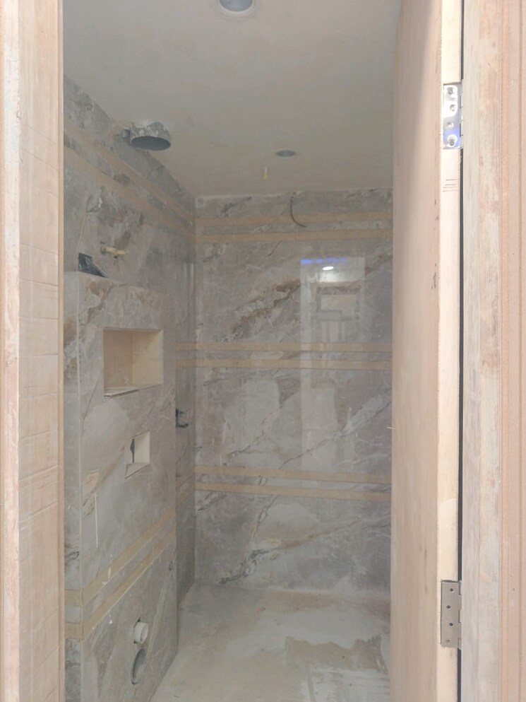 Bathroom, govindpuri 3 Bedroom 900 Sq.Ft. Builder Floor In Govindpuri Delhi 9407469