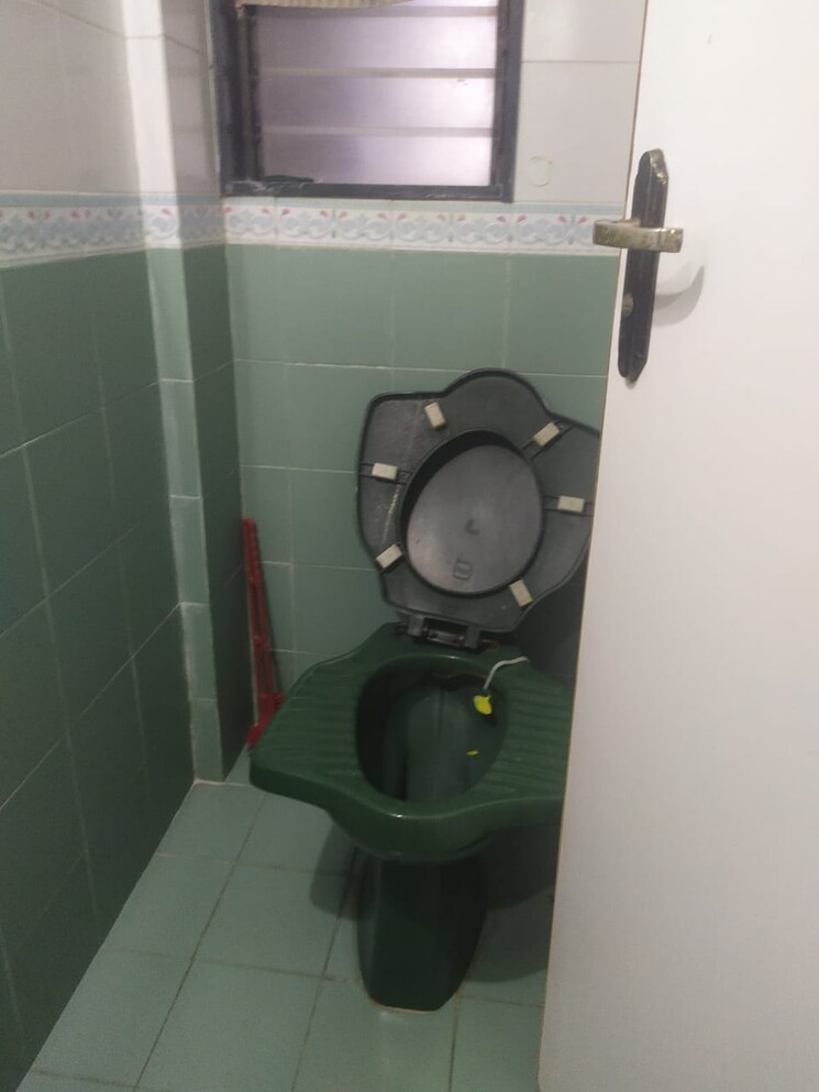 Bathroom, samartha-ashish-chs 2 Bedroom 900 Sq.Ft. Apartment In Andheri West Mumbai 9407376