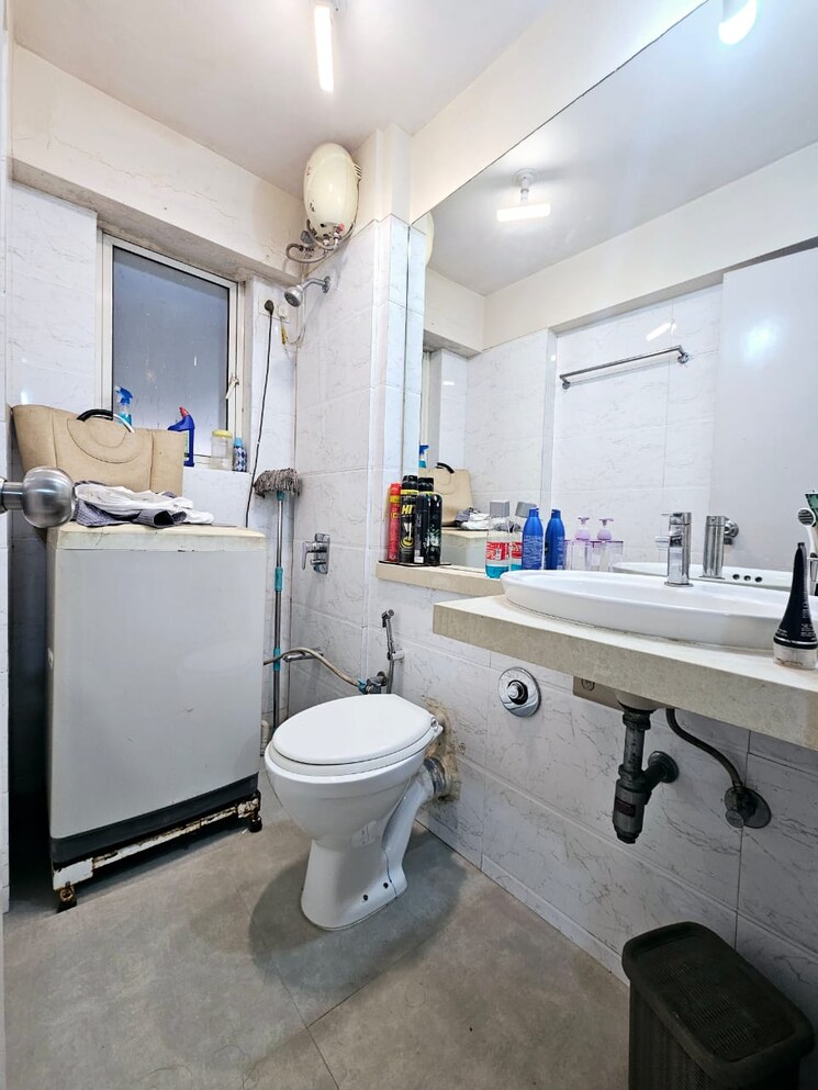 Bathroom, fine-aura 1 Bedroom 500 Sq.Ft. Apartment In Andheri East Mumbai 9407571