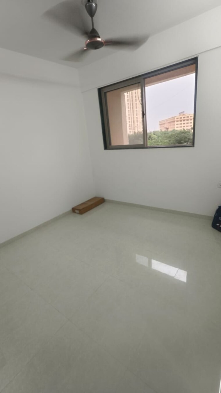 Room, cosmos-empress-park 1 Bedroom 300 Sq.Ft. Apartment In Ghodbunder Road Thane 9407591