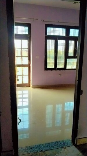 Room in 2 BHK Builder Floor at Vineet Khand – for Rent