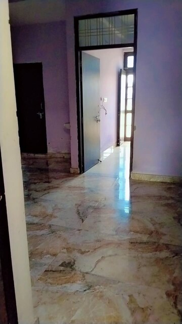 Room in 2 BHK Builder Floor at Vineet Khand – for Rent