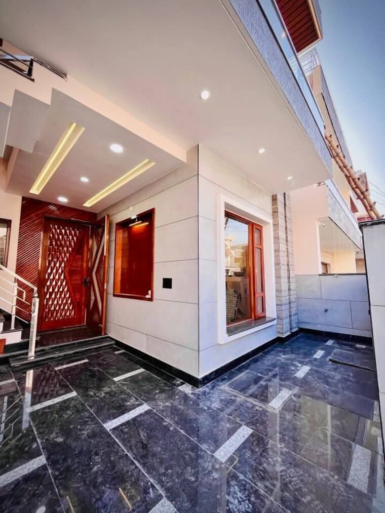  Parking, sector 125 4 Bedroom 140 Sq.Yd. Independent House In Sector 125 Mohali 9407686