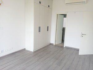 Room in 2.5 BHK Apartment at Ireo The Corridors, Sector 67a – for Rent