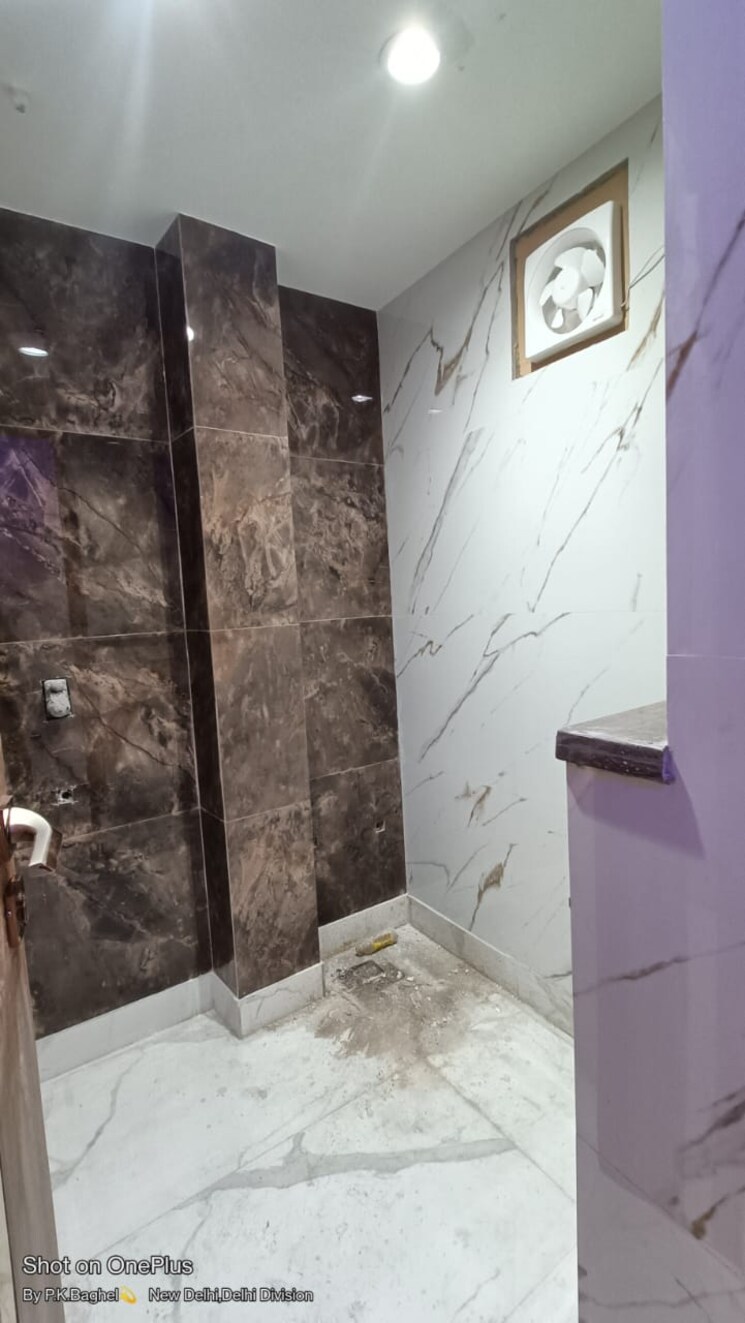 Bathroom, govindpuri 3 Bedroom 900 Sq.Ft. Builder Floor In Govindpuri Delhi 9407694