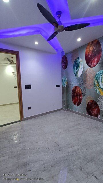 Parking in 3 BHK Builder Floor at Govindpuri – for Sale