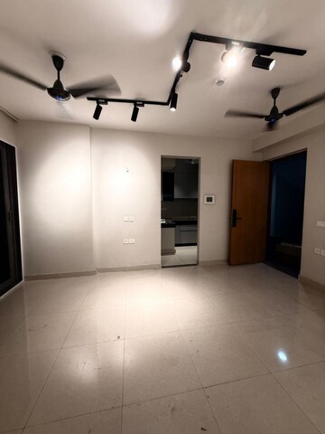 Room in 3 BHK Apartment at Le Solitairian City, Sector 25 Yamuna Expressway – for Sale