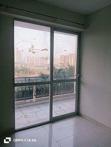 Room in 2 BHK Apartment at Signature Global Andour Height, Sector 71 – for Rent