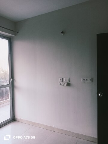 Room in 2 BHK Apartment at Signature Global Andour Height, Sector 71 – for Rent