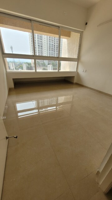 Room in 3 BHK Apartment at Indiabulls One Indiabulls Park, New Panvel – for Sale