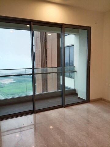 Room in 3 BHK Apartment at Piramal Mahalaxmi, Mahalaxmi – for Rent