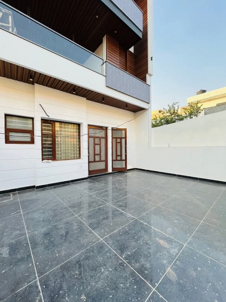  Parking, sector 124 4 Bedroom 205 Sq.Yd. Independent House In Sector 124 Mohali 9407781