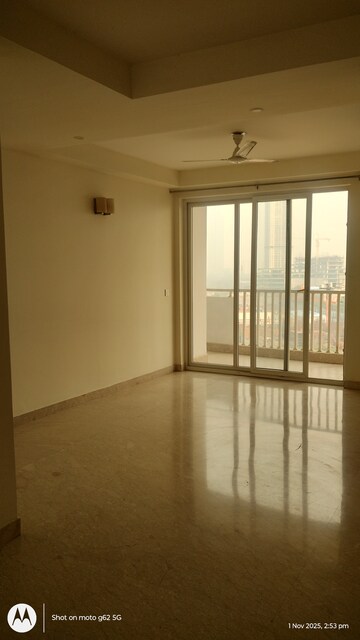 Room in 4 BHK Apartment at Emaar Palm Terraces Select, Sector 66 – for Rent