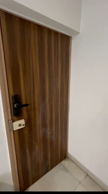 Furnished Amenities in 2 BHK Apartment at Juhu – for Rent