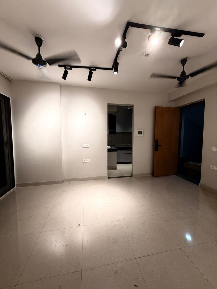 Room, logix-penthouse-1 5 Bedroom 5425 Sq.Ft. Penthouse In Sector 137 Noida 9407837