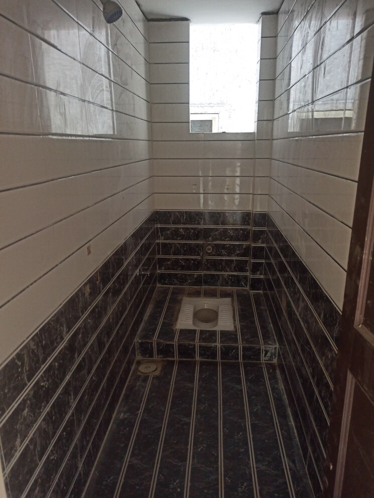 Bathroom, kondhwa 2 Bedroom 800 Sq.Ft. Apartment In Kondhwa Pune 9407860