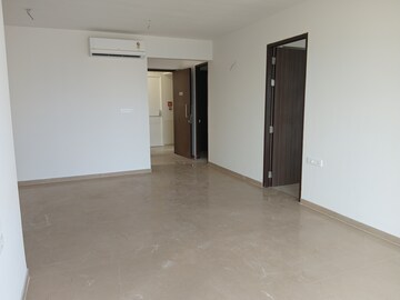 Room in 3 BHK Apartment at Embassy One Thane, Panch Pakhadi – for Rent