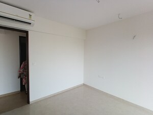 Room in 3 BHK Apartment at Embassy One Thane, Panch Pakhadi – for Rent