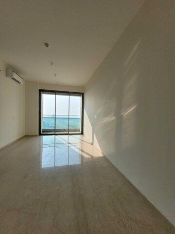 Room in 3 BHK Apartment at Piramal Mahalaxmi, Mahalaxmi – for Rent