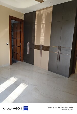 Room in 3 BHK Independent House at RWA Apartments Sector 41, Sector 41 – for Rent