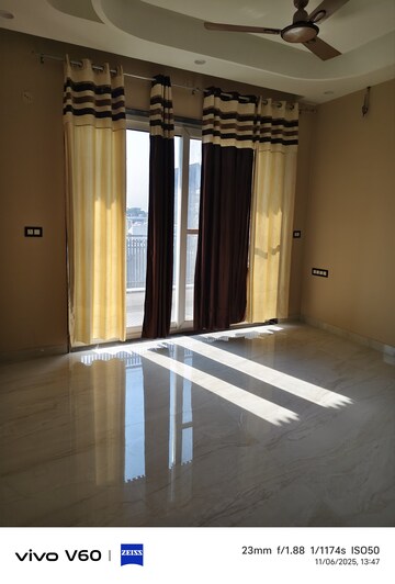 Room in 3 BHK Independent House at RWA Apartments Sector 41, Sector 41 – for Rent