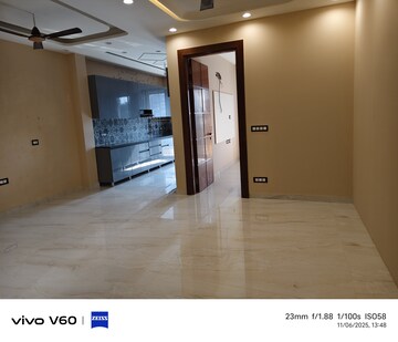 Room in 3 BHK Independent House at RWA Apartments Sector 41, Sector 41 – for Rent