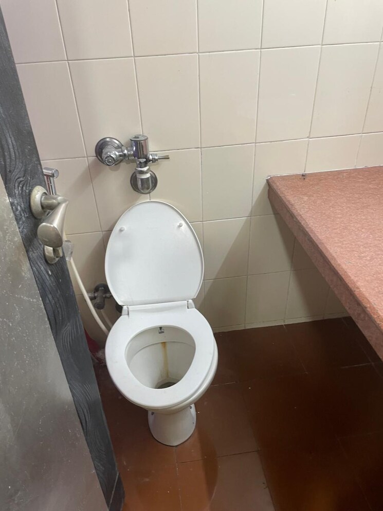 Bathroom, srishti-panch-srishti 2 Bedroom 900 Sq.Ft. Apartment In Powai Mumbai 9408188