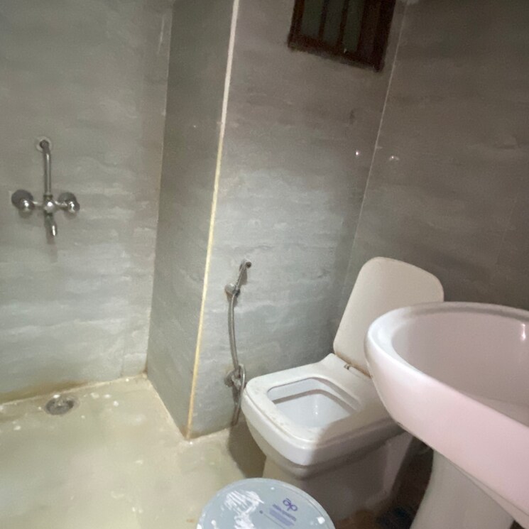 Bathroom, chattarpur 3 Bedroom 1000 Sq.Ft. Builder Floor In Chattarpur Delhi 9408203