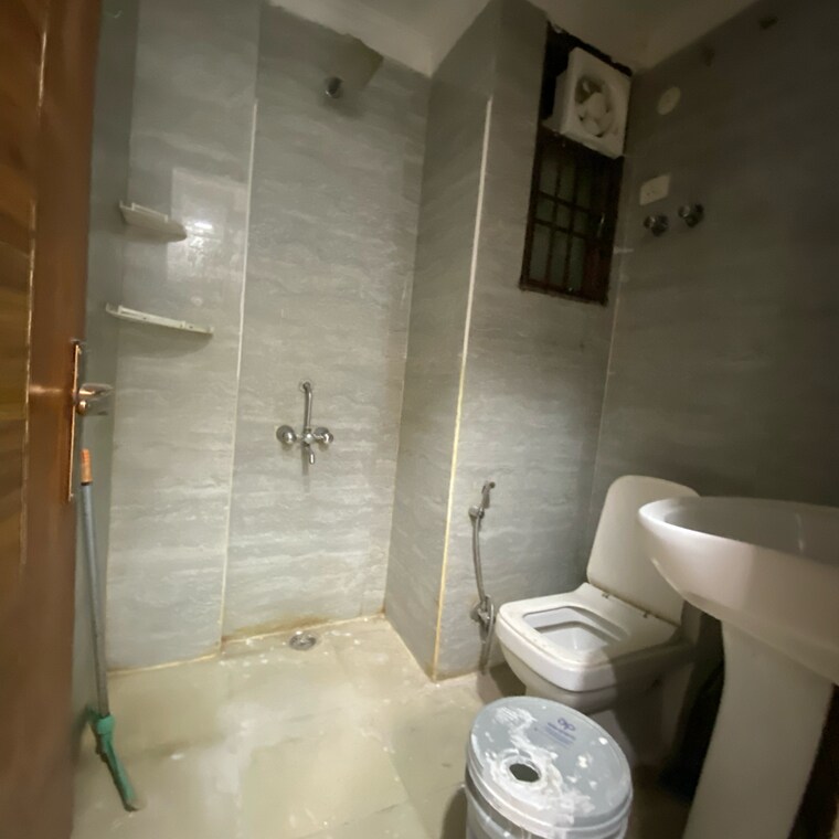 Bathroom, chattarpur 3 Bedroom 1000 Sq.Ft. Builder Floor In Chattarpur Delhi 9408203