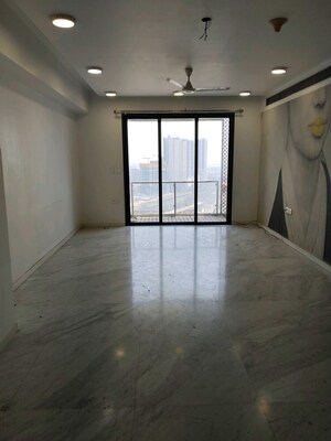 Room in 3 BHK Apartment at Cuffe Castle, Cuffe Parade – for Rent