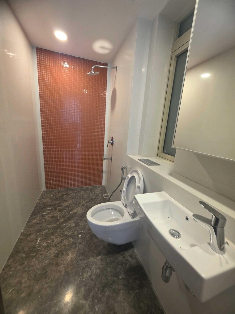 Bathroom, worli 3 Bedroom 1450 Sq.Ft. Apartment In Worli Mumbai 9408450