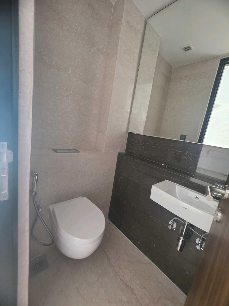Bathroom, worli 3 Bedroom 1450 Sq.Ft. Apartment In Worli Mumbai 9408450