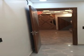Furnished Amenities in 4 BHK Builder Floor at Sector 15 Dwarka – for Rent
