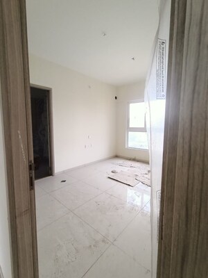 Room in 3 BHK Apartment at The Wadhwa Atmosphere, Mulund West – for Rent