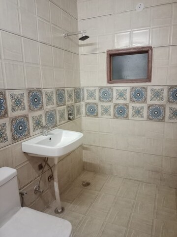 Bathroom in 3 BHK Builder Floor at Rps Palms, Sector 88 – for Sale